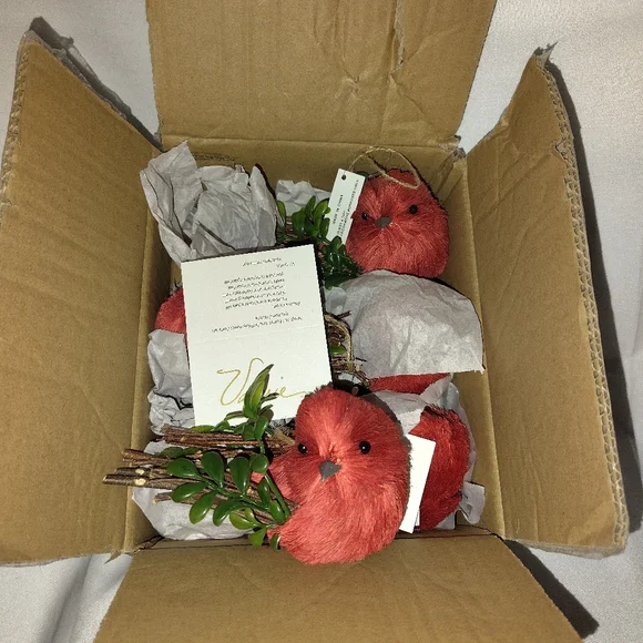 🎄6 Red Bird Ornaments with Green Accents - Picture 5 of 5